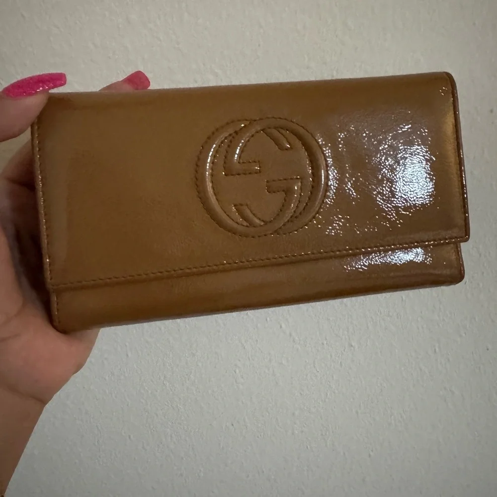 Gucci Soho patent leather wallet
